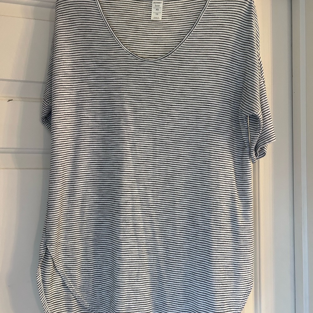 Old Navy Black and White Striped Short Sleeve Tee